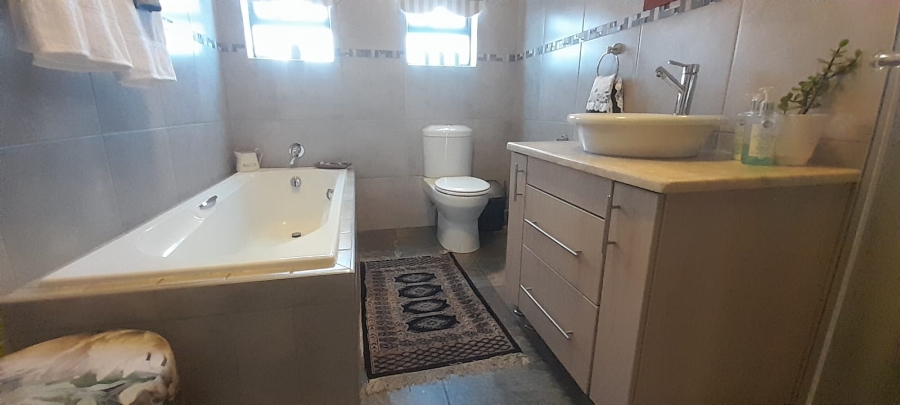 4 Bedroom Property for Sale in Wilkoppies North West